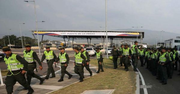 Venezuela đóng cửa biên giới với Brazil