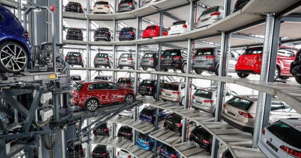 Hãng ô tô BMW đối diện án phạt về khí thải