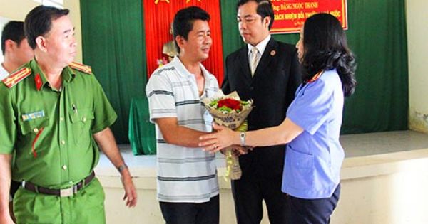 Tòa ở Long An bị buộc bồi thường gần 300 triệu đồng vì xử oan