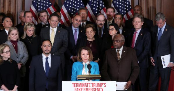 Hạ viện Mỹ thông qua dự luật ngăn tình trạng khẩn cấp quốc gia