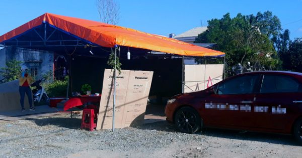 Người dân dựng lán trại, kiểm soát phương tiện xe tại Trạm BOT Ninh Lộc