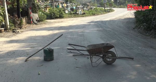 Dân bức xúc vì ở cạnh con đường đau khổ