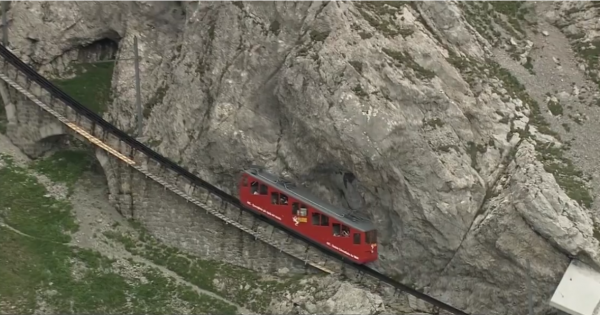 Tuyến đường sắt răng cưa dốc nhất thế giới hoạt động 130 năm ở Thụy Sĩ