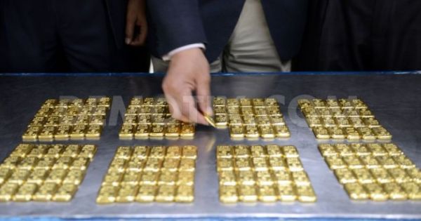 Bangladesh: Phát hiện 106 thỏi vàng giấu trên máy bay Boeing