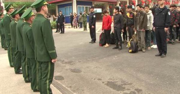 49 lao động người Việt bị trục xuất về nước