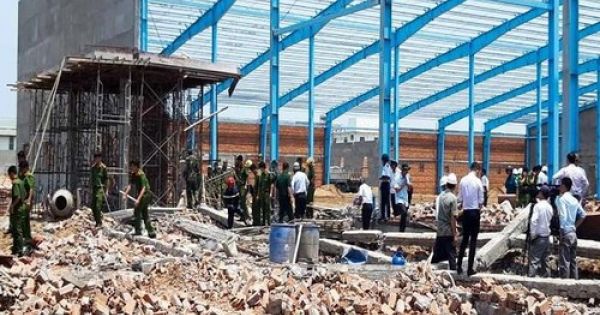 Sập tường nhà xưởng ở Vĩnh Long, nhiều người tử vong