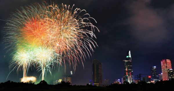 TP HCM bắn pháo hoa 3 điểm mừng ngày thống nhất đất nước