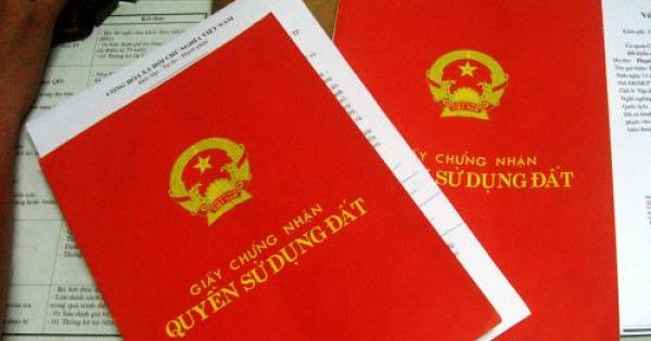 Vô lý chuyện đất là của dân nhưng xã lại cấp bìa đỏ cho cán bộ