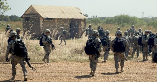 Tình hình chiến sự Libya diễn biến xấu, Mỹ rút bớt quân đội