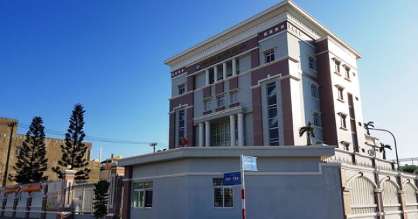 Ngân hàng lập danh sách khống cán bộ được khen thưởng