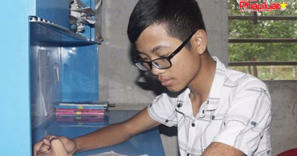 Khâm phục nghị lực cậu học trò mồ côi 2 năm giành 3 giải Nhất tỉnh môn Văn