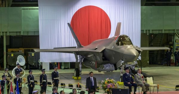 Nhật Bản nỗ lực trục vớt toàn bộ máy bay F-35 rơi ngoài khơi