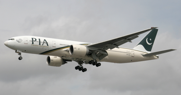 Máy bay Pakistan hạ cánh khẩn vì đe dọa có bom