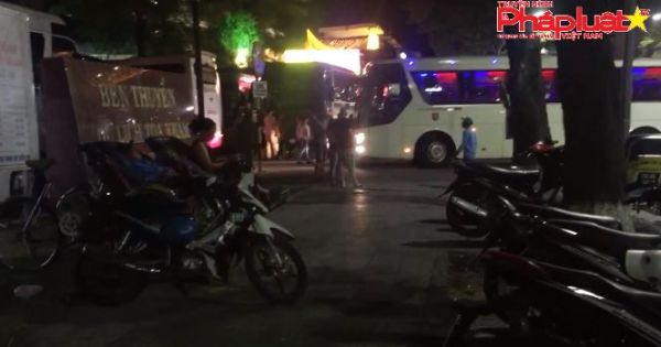 Một số tiêu cực tại bến du thuyền Tòa Khâm Huế