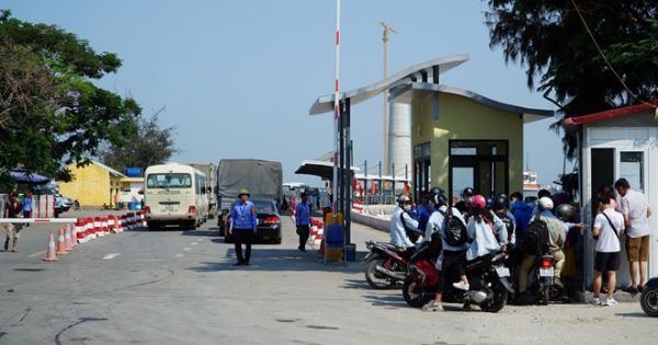 Tạm giữ hình sự trưởng bến phà đi Cát Bà cùng 10 nhân viên quay vòng vé