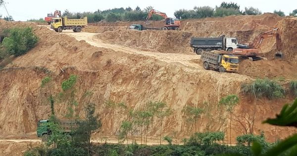 Lạng Sơn: Đất rừng bị “xẻ thịt” tan hoang