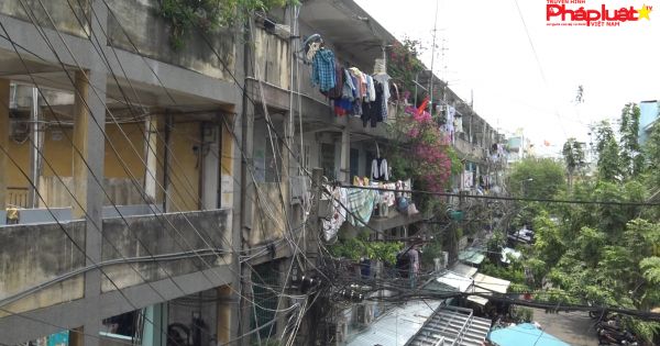 Thấp thỏm sống trong chung cư “chờ sập” ở TPHCM