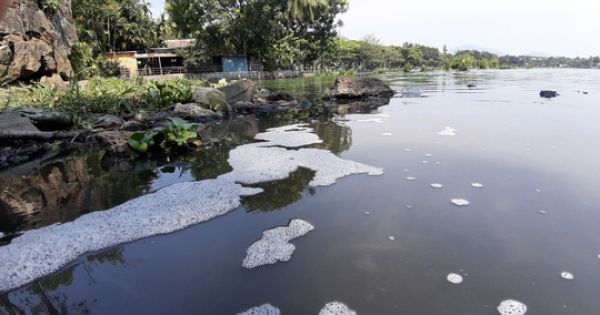 Nước thải tiếp tục 