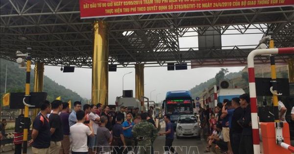 Người dân phản đối thu phí, BOT Hòa Lạc-Hòa Bình phải xả trạm