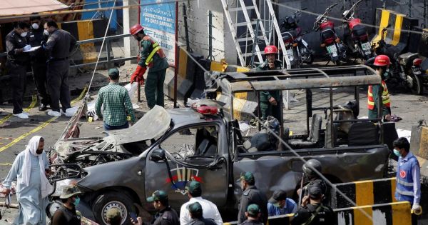 Pakistan: Đánh bom gần đền thờ Hồi giáo, nhiều người thương vong