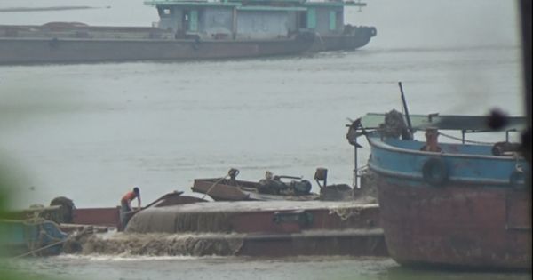 Hà Nội: Bất chấp chính quyền “Cát tặc” vẫn nhởn nhơ