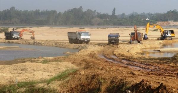 Kỷ luật Phó chủ tịch UBND Thành phố Tuy Hòa vì bán cát trái luật