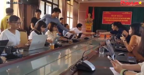 Điều chuyển công tác 2 cán bộ thanh tra “bỏ chốt” tại điểm thi Hà Giang