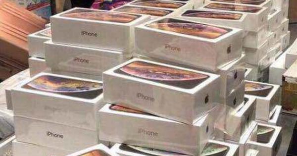 Bắt giữ lô hàng điện thoại “khủng” trị giá 3 tỷ đồng tại Tân Sơn Nhất