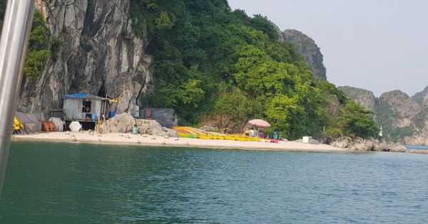 Lộ diện nhiều công trình xây dựng trái phép trên vịnh Hạ Long