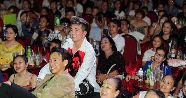 Hàng trăm người hâm mộ xếp hàng tham dự fan meeting của Mr.Đàm