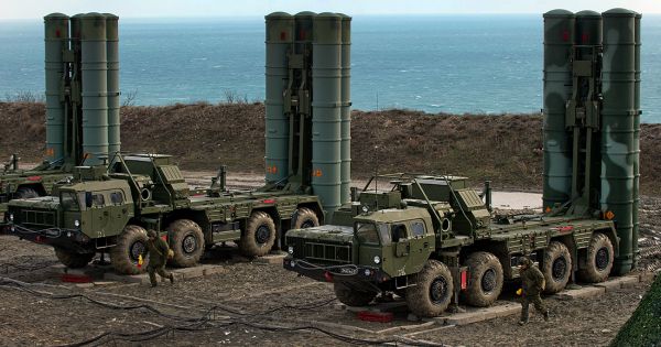 Thổ sắp nhận S-400 từ Nga, Mỹ ngừng đào tạo phi công F-35