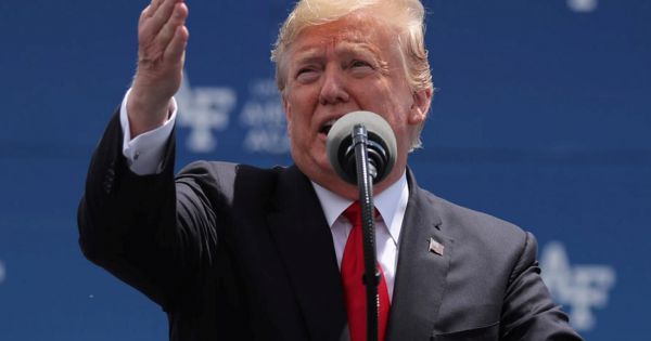 TT Trump muốn áp thuế đối với hàng hóa của Mexico vì vấn đề nhập cư