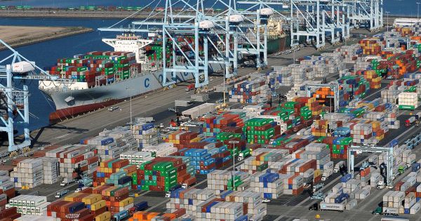 Trung Quốc chính thức tăng thuế nhập khẩu với 60 tỷ USD hàng hóa Mỹ