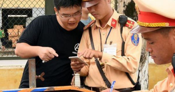 CSGT sẽ được cấp máy tính bảng để tra lỗi vi phạm của tài xế khi tham gia giao thông