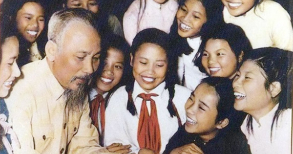 Chủ tịch Hồ Chí Minh: 