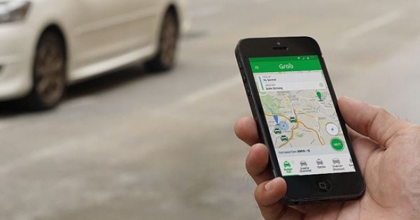 Phó thủ tướng yêu cầu Bộ GTVT nghiên cứu kỹ việc gắn hộp đèn trên nóc xe Grab