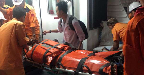 Cấp cứu khẩn cấp thuyền viên việt nam bị tai nạn trên vùng biển phía nam vịnh Bắc Bộ