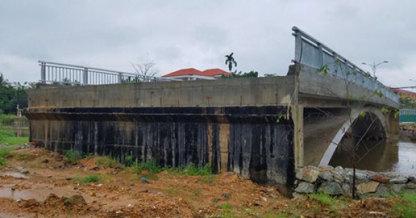 Huế: Cầu 32 tỷ đồng xây xong hơn 6 tháng nhưng chưa có đường dẫn