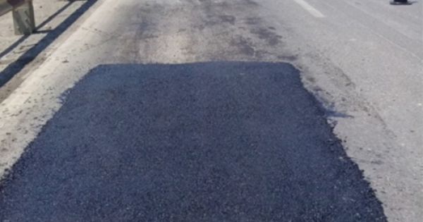 Sửa chữa hơn 1.800 m2 hư hỏng trên mặt cầu Thăng Long