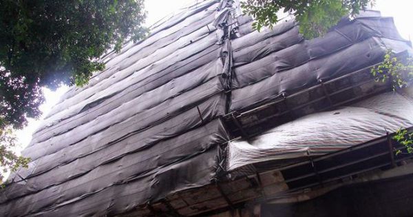 Việc tháo dỡ cao ốc sai phạm cạnh Hồ Gươm vẫn diễn ra ì ạch