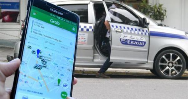 Bộ GTVT báo cáo về quy định gắn hộp đèn cho taxi công nghệ