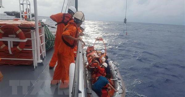 Cứu hộ ngư dân tàu cá QNa 90439 TS