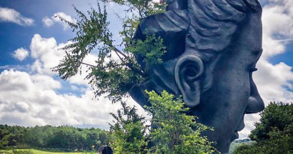 Hồ Vô Cực đẹp như tranh vẽ không kém trời Âu đang gây 