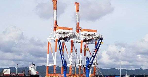 Giàn cẩu 5 triệu USD ở Hải Phòng bị đâm cong vênh