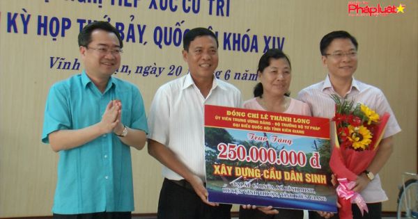 Bộ trưởng Bộ Tư Pháp tiếp xúc cư tri tại Kiên Giang sau kỳ họp của Quốc Hội