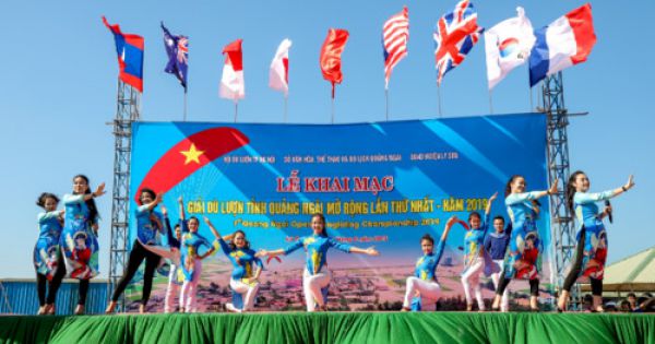 Khai mạc giải dù lượn quốc tế lần đầu tiên trên đỉnh núi lửa triệu năm tại Lý Sơn