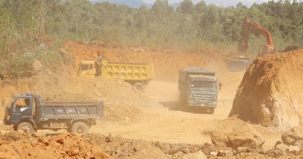 Ào ạt khai thác đất trái phép tại Bình Định