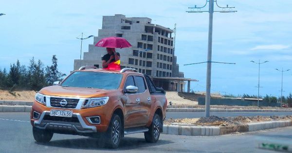 Hàng chục ô tô bán tải Nissan chặn đường đua xe trái phép ở Quảng Bình