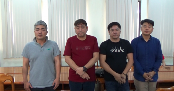 Đột kích sòng bạc Poker 