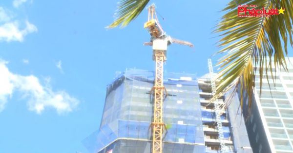 Công trình rơi móc cần cẩu vẫn hoạt động, bất chấp lệnh đình chỉ thi công